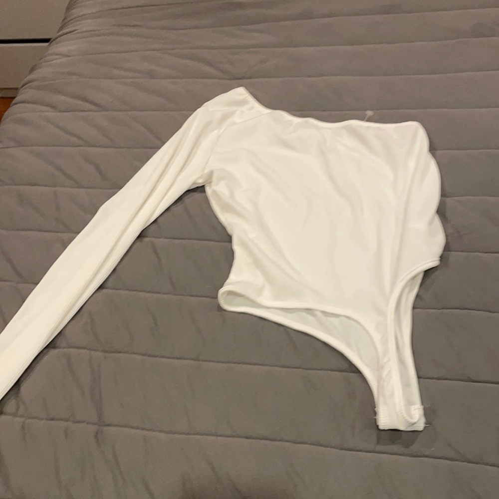 White boohoo bodysuit
